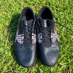 Under Armour force running/track shoes. Size 11.